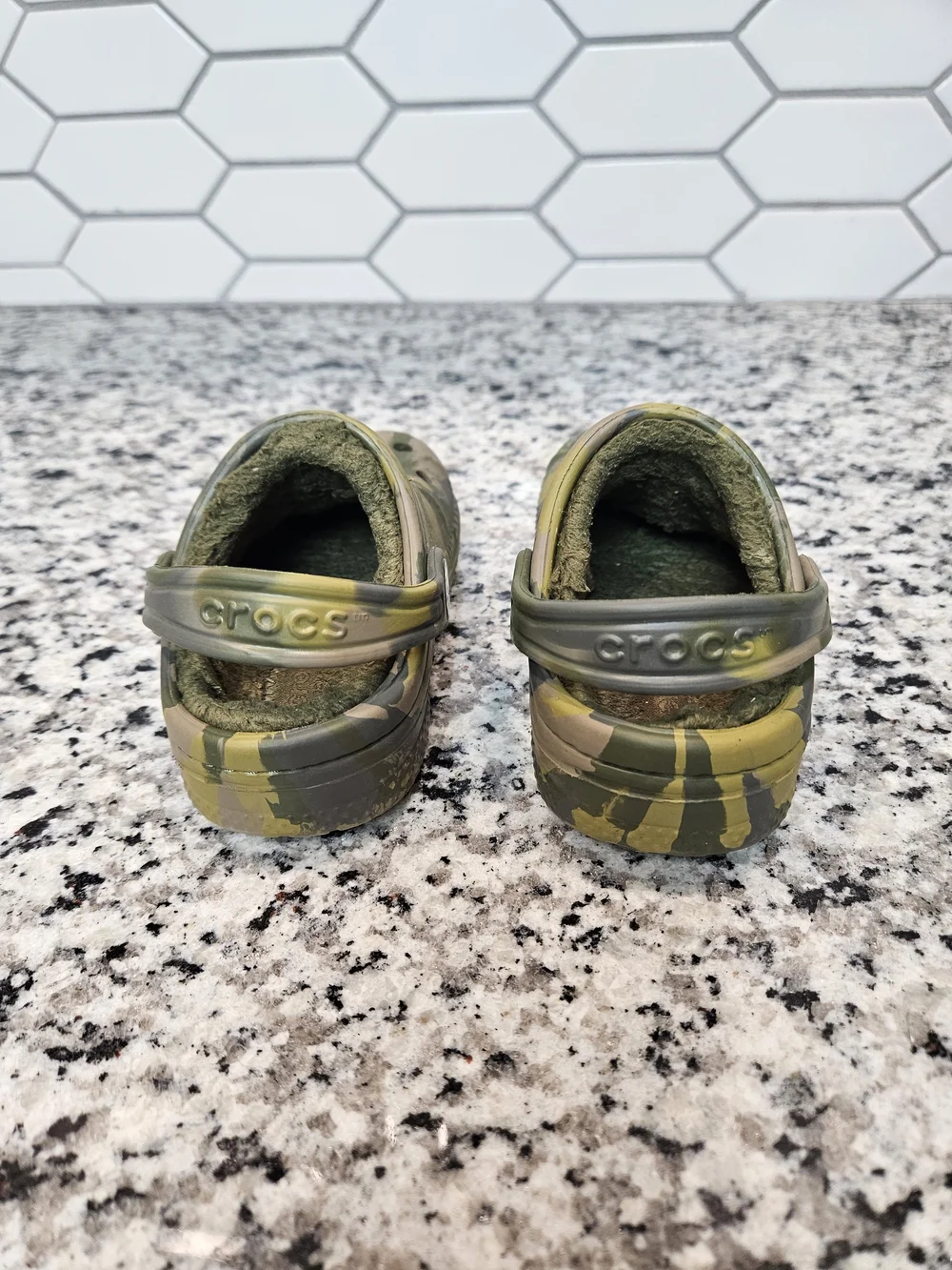 CROCS Kids Camouflage Green Fleece-Lined Clogs Size 7